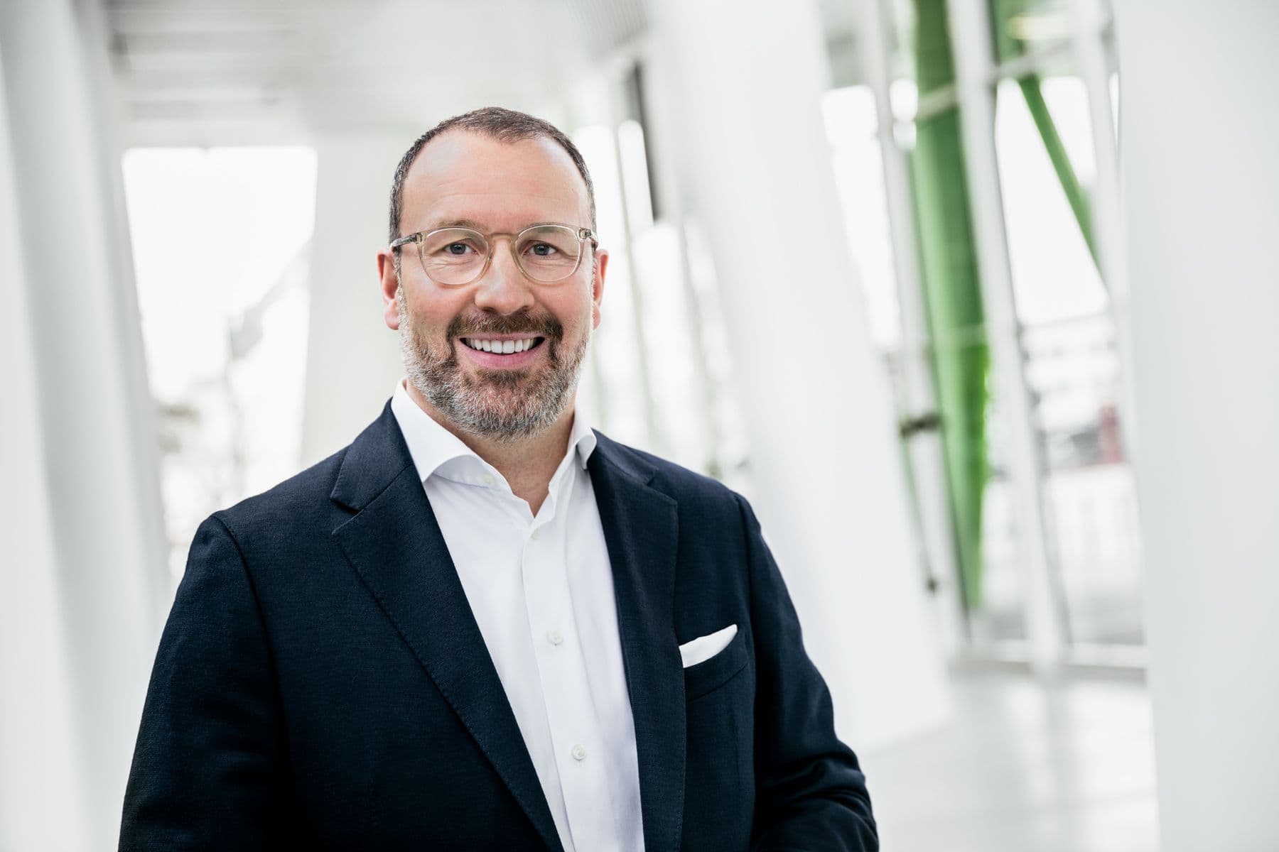 Vor hellem Hintergrund: Christian Sohn, Managing Director - Chairman of the Management Board